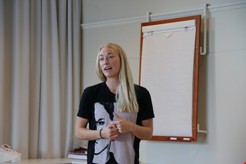 Maria under Storsamlingen 2016 hvor hun hadde danseopplæring for deltakerne på et av kursene. FOTO: SILJE HERBRO LANDSVERK    