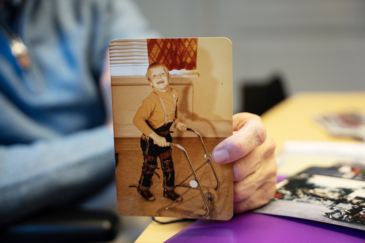 SKYGGESIDEN: Geir mener det er viktig å huske at alt som skjedde ikke var bra. – Jeg håper 75-årsjubilanten går i seg selv og ikke er taus om historien sin. Uretten må innrømmes, sier han. FOTO: Charlotte Åsland Larsen